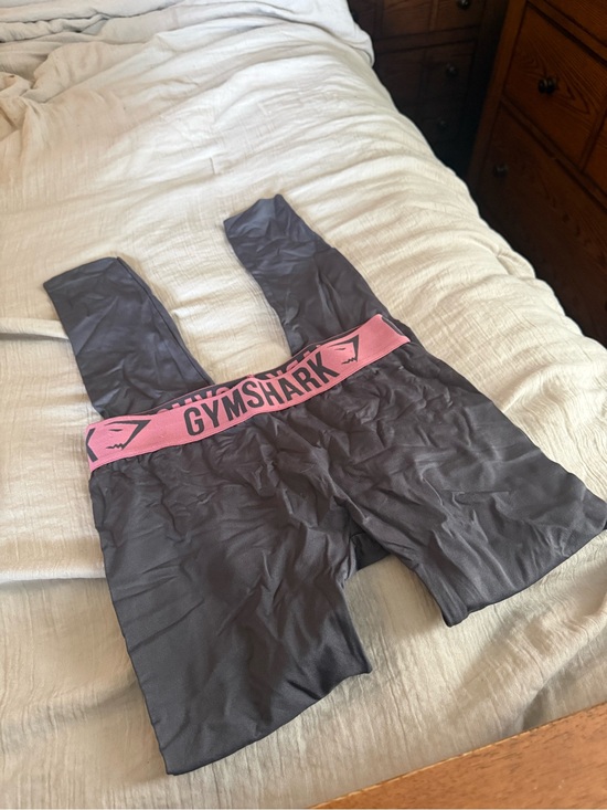 Gymshark Pants - Gymshark grey leggings with Pink Branded Waistband